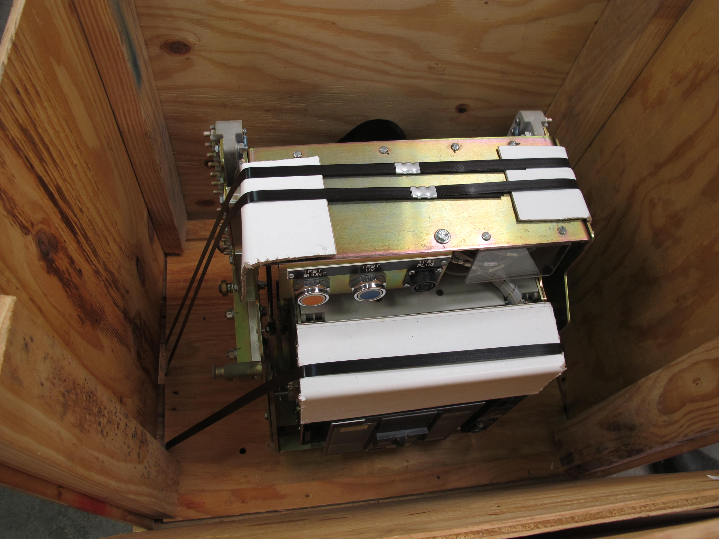 BREAKER, CIRCUIT, 600 FRAME AMP RATING, MASTERPACT NT 08N1 KIND, 3 POLE, 480 VOLT RATING SQUARE D DIRECT REPLACEMENT FOR 1E ABBK-600S INCLUDES ONE NEW 18" DOOR, MOUNTS USING EXISTING HINGES > CONTINUOUS CURRENT: 600A > INTERRUPTING RATING: 30KA @ 535 VAC > 125VDC OPERATED > MICROLOGIC TRIP UNIT 5.0A > 250A SENSOR > 250A SENSOR PLUG > 18" DOOR (W-44) LOADING & HANDLING FEE $15-